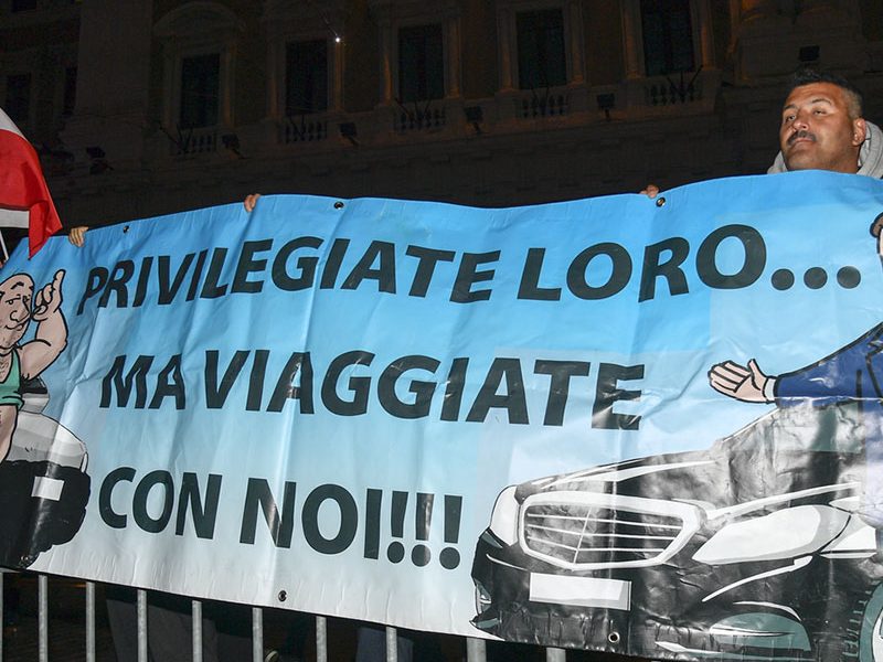 Protesta degli autisti NCC davanti a Palazzo Chigi