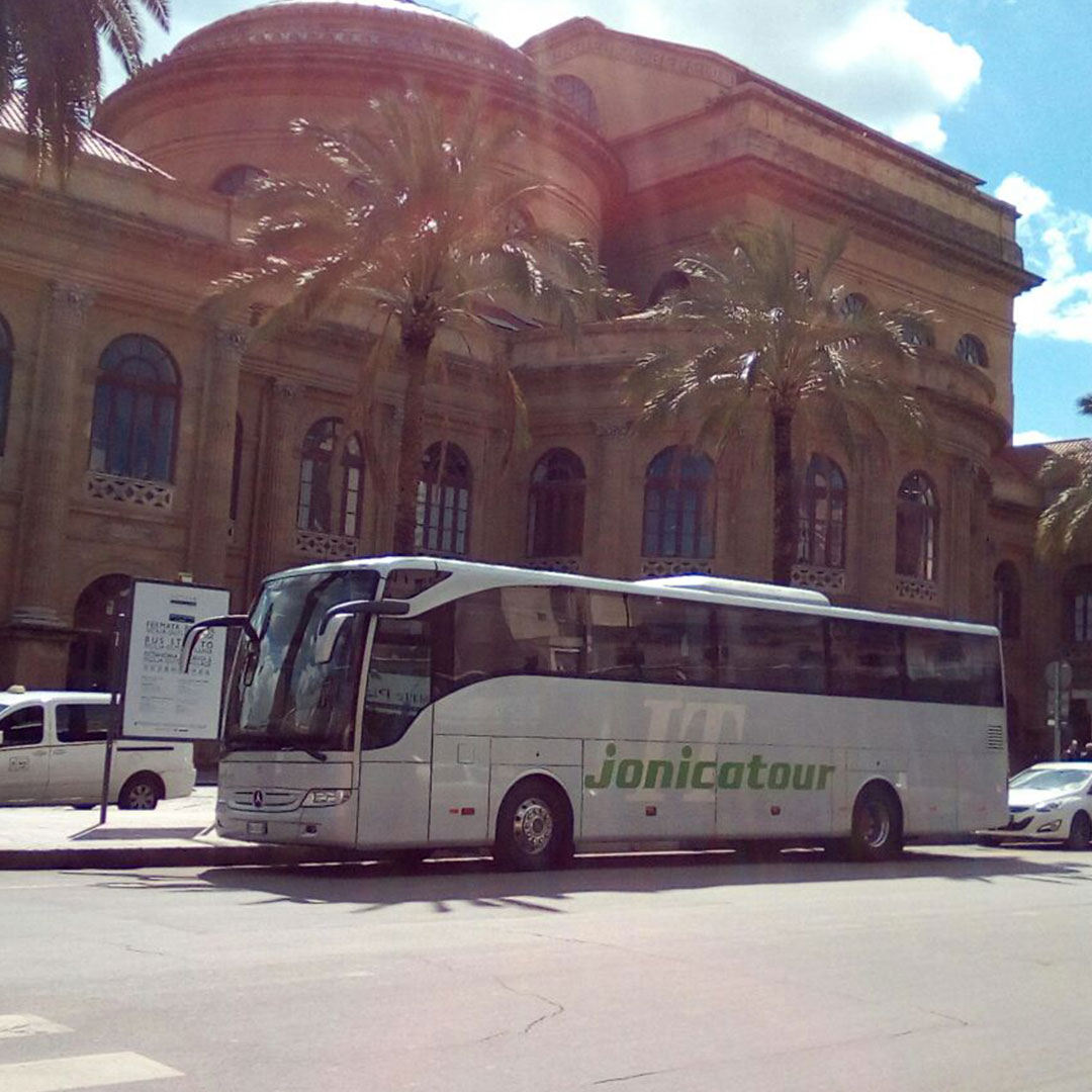 Bus a in tour a Palermo